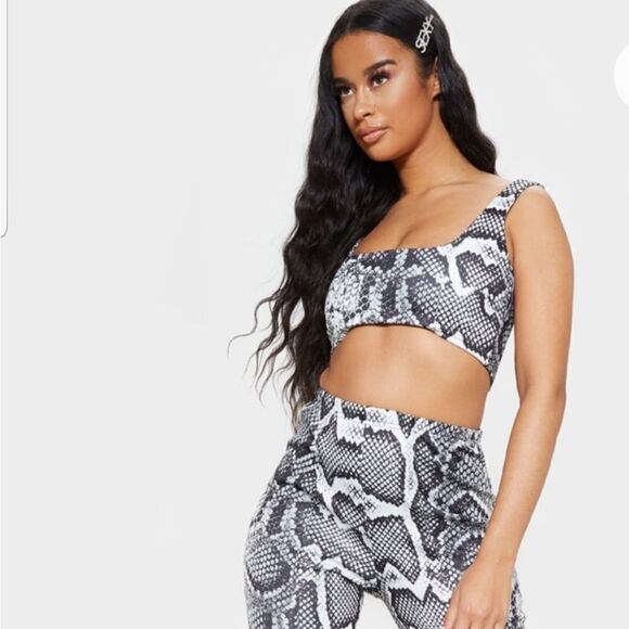 Pretty Little Thing Grey Snake Print Crop Top - Picture 1 of 9